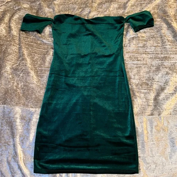 Windsor | Dresses | Windsor Green Velvet Strapless Mini Dress S | Poshmark Windsor | Dresses | Windsor Green Velvet Strapless Mini Dress S | Poshmark